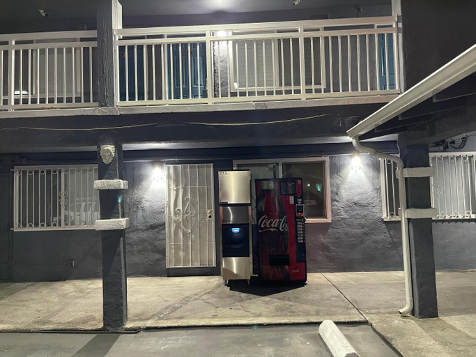 Others 4, The Oaks Motel, Alameda