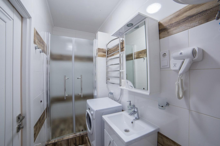 Bathroom 3, Luxury apartment with Rynok square view, L'vivs'ka