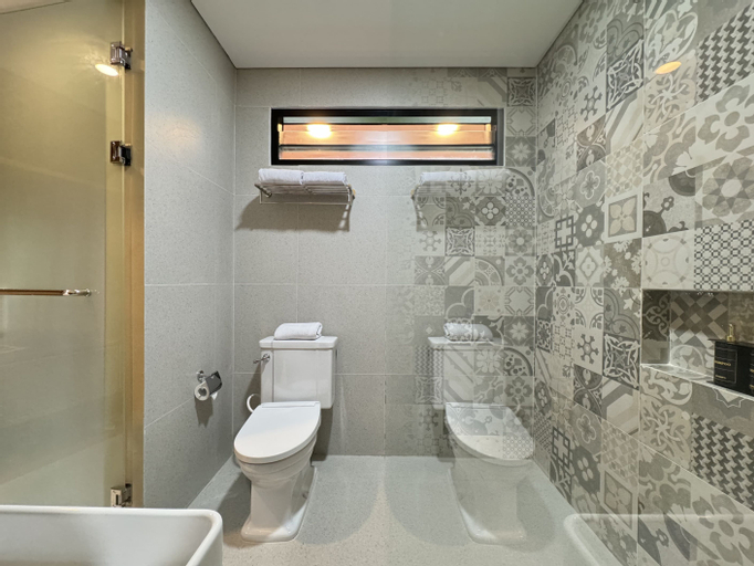 Bathroom 10