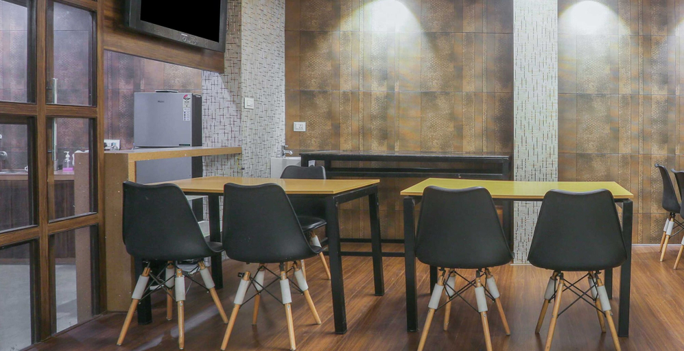 Food & Drinks 4, Townhouse 1327 Blue Diamond, Thane