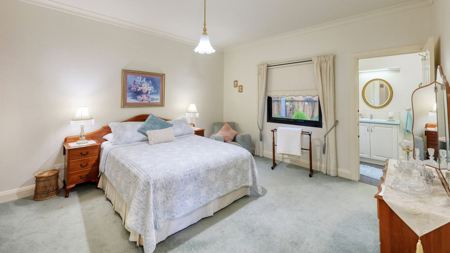 Bedroom 2, Birchwood on the River, Devonport