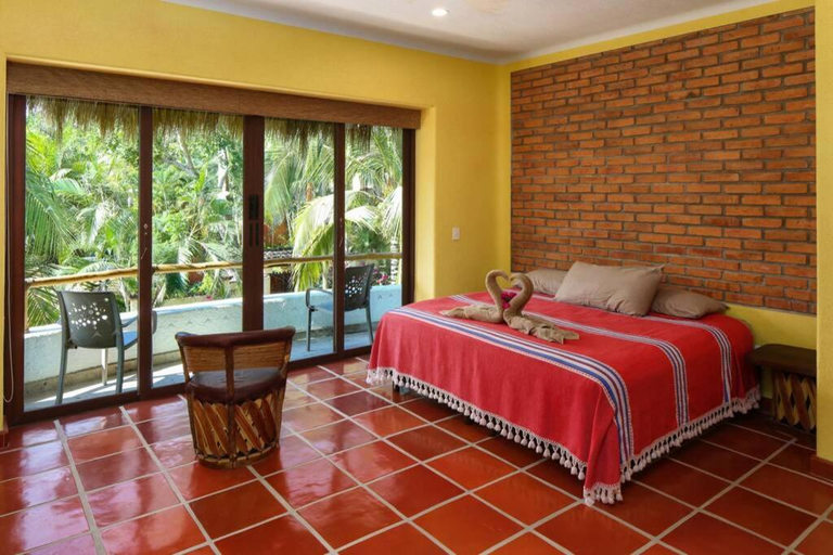 Others 5, Villa Kiwi. Huge Pool, Steps To Town n Beach. 6 plus BRM 7.5 BTH 3 KCN, Compostela