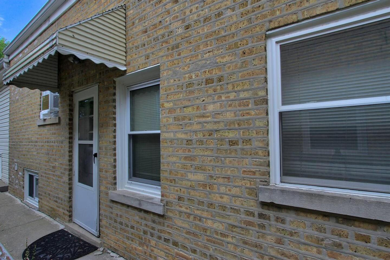Exterior 10