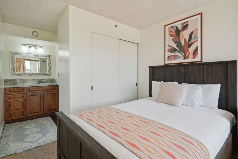 Bedroom 3, Tower 1 Suite 2705 - QQS, Honolulu