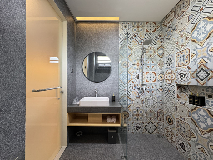 Bathroom 7