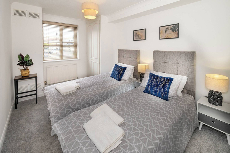 Bedroom 3, Train Station Serenity, Surrey