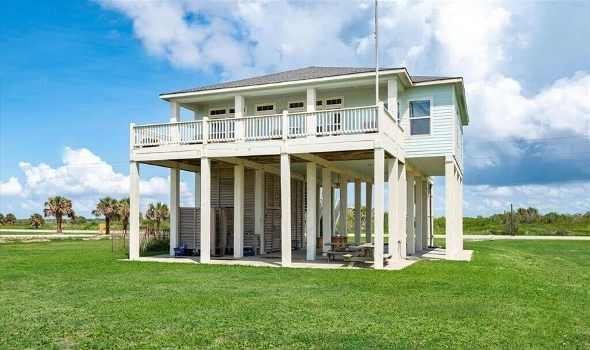 Exterior 5, Bella Rossa 3 Bedroom Home by RedAwning, Galveston