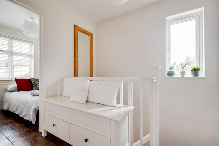 Bedroom 3, Headington Orchard - 3 Bedroom House Parking Garden, Oxfordshire