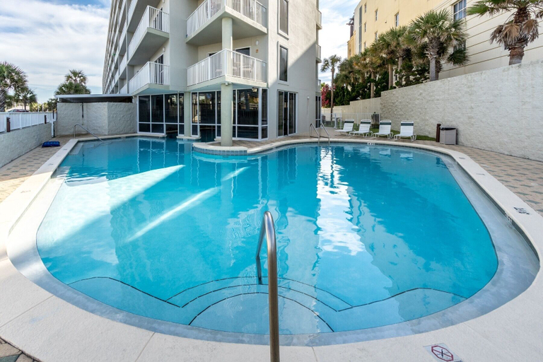 Sport & Beauty 5, Seacrest 206 is a gorgeous Gulf Front2 BR with Free Beach Service for 2 by RedAwning, Okaloosa
