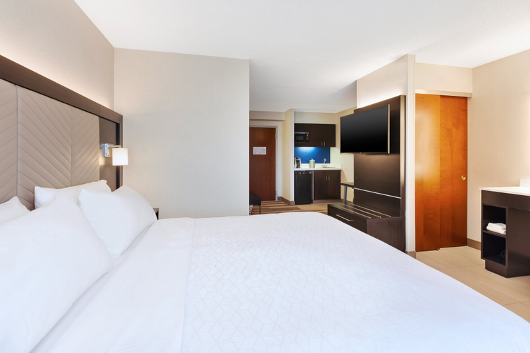 Bedroom 3, Holiday Inn Express & Suites BLACKSBURG - UNIVERSITY AREA by IHG, Montgomery
