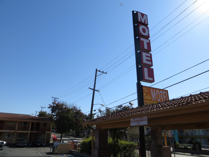 The Oaks Motel, Alameda