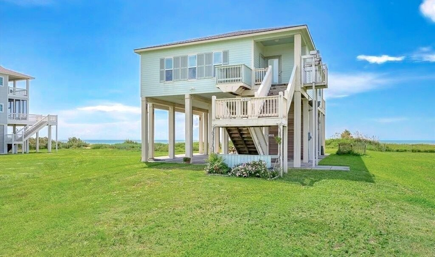 Exterior 3, Bella Rossa 3 Bedroom Home by RedAwning, Galveston