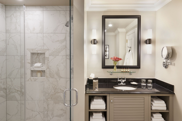 Bathroom 4, French Quarter Inn, Charleston