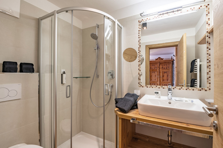Bathroom 3, Hotel Jägerheim, Bolzano