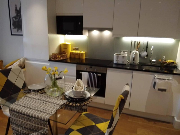 Others 4, Whole Apartment 5mins to East Croydon & Concierge, London