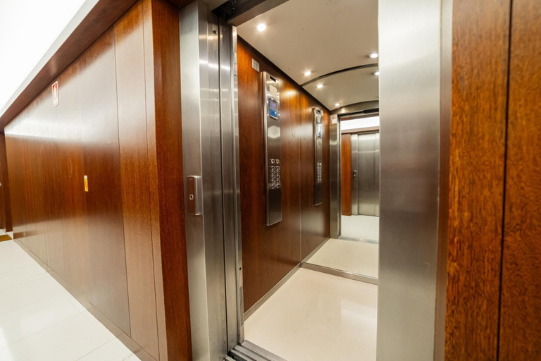 Room 2, Modern Cedofeita by Homing, Porto