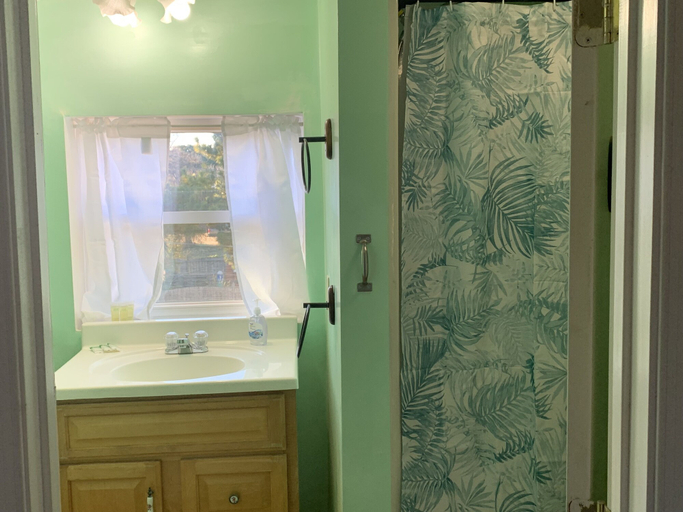 Bathroom 3, Mermaids & Mutts 3 Bedroom Bungalow by RedAwning, Norfolk