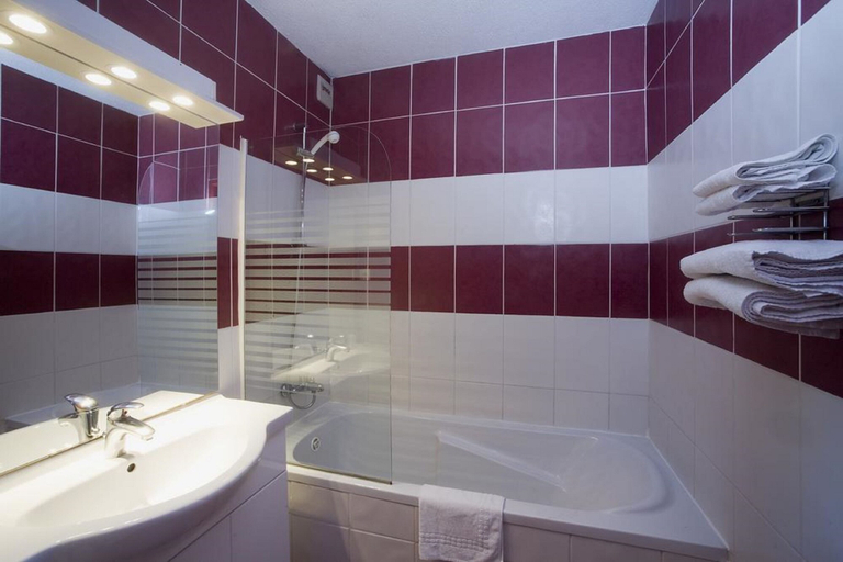 Bathroom 3, Tropic Hotel, Pyrénées-Orientales