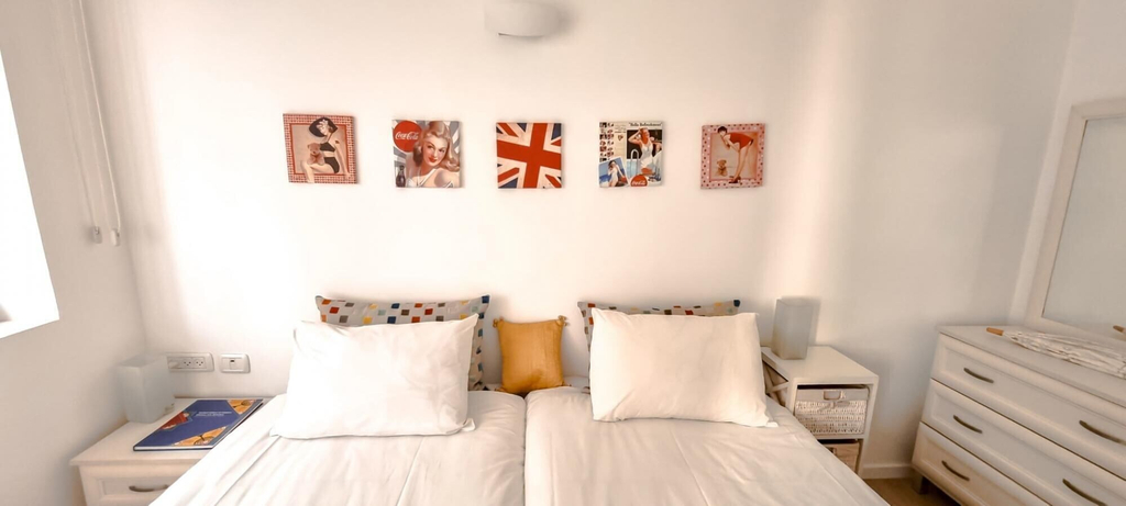 Others 4, Rupin Nacre in Tel Aviv-yafo