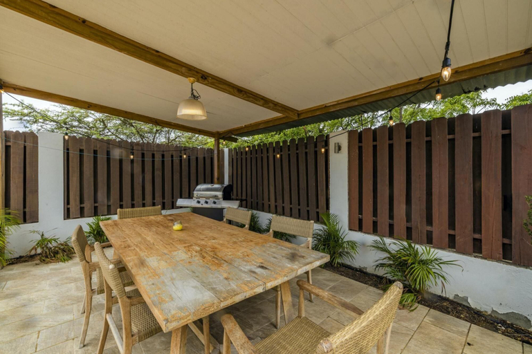 Others 5, - Large Private Pool With Outdoor Dining - Centrally Located in the Island - Poo