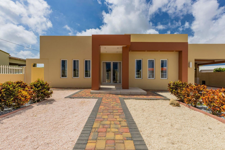 Exterior & Views 2, Amazing 3BR Villa w Large Private Pool Gameroom