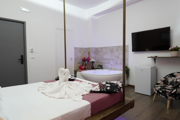 Others 2, Airport suite, Catania