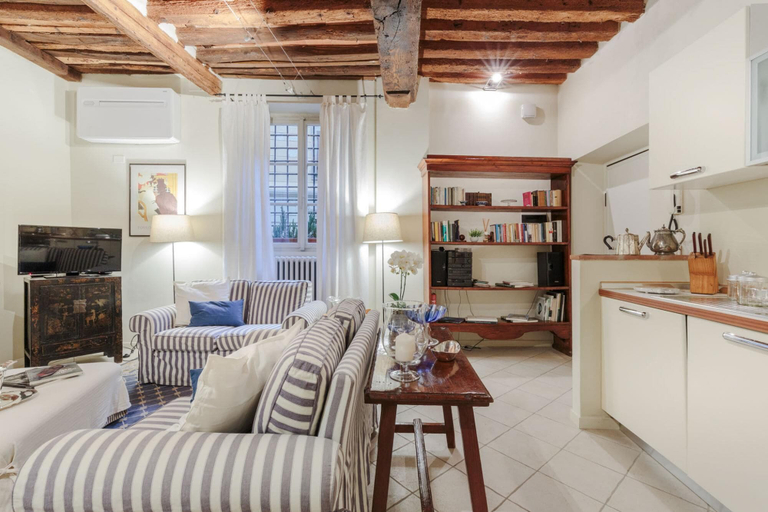 Others 5, The 1400 s Apartment, Lucca