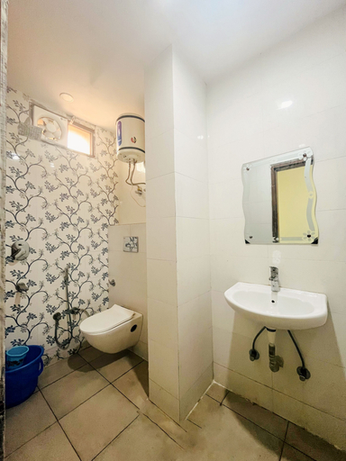 Bathroom 3, Roomshala 168 Startlight Suites, Delhi