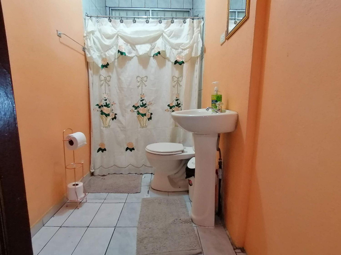 Bathroom, Marta's Guesthouses, apartamentos con entrada autonoma, Limón