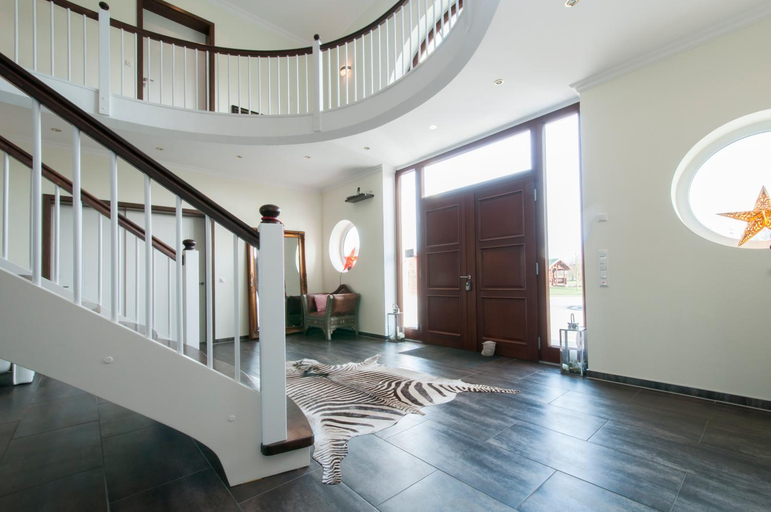 Others 2, Hotel Villa Altes Land, Stade