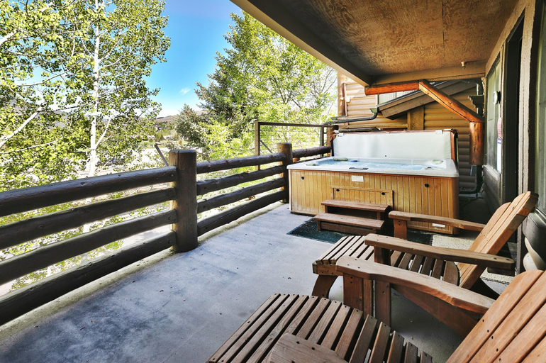 Outdoor spa tub 5, Comstock 203 2 Bedroom Condo by RedAwning, Summit