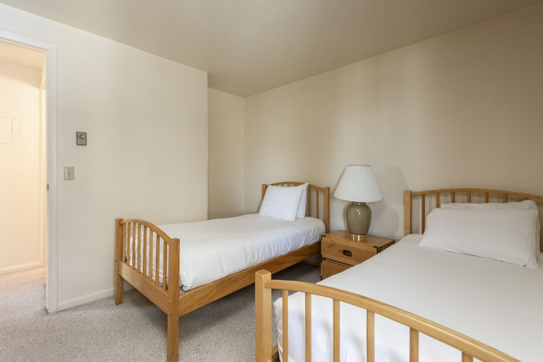Room 3, Snow Flower 141 2 Bedroom Condo by RedAwning, Summit