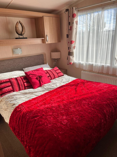 Bedroom 2, Impeccable 3-bed Caravan on Butlins Skegness, Lincolnshire