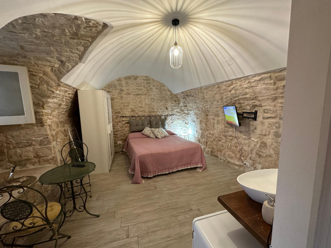 Others 5, Giovinazzo Suite Pavone Griffi, Bari