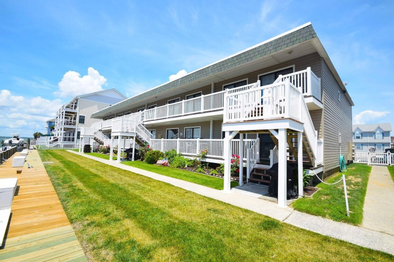 Exterior, Bridgepoint Ii 5d 2 Bedroom Condo by RedAwning