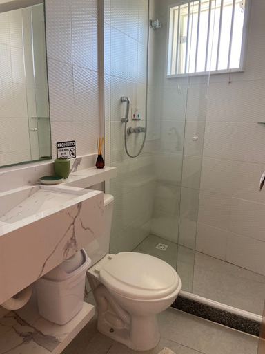 Bathroom 3, Av dos Coqueiros 3739, Bombinhas