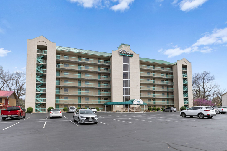 Exterior & Views 1, River View, Sevier
