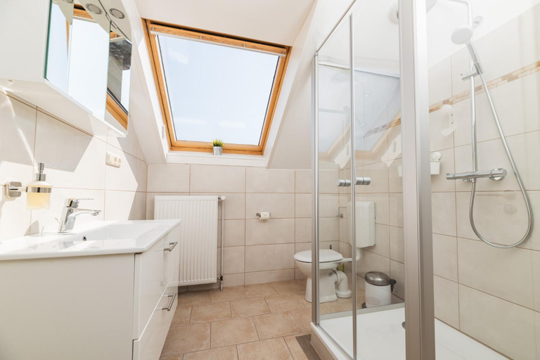 Bathroom 3, Skerra Apartments "am Fitness-Studio", Ostholstein