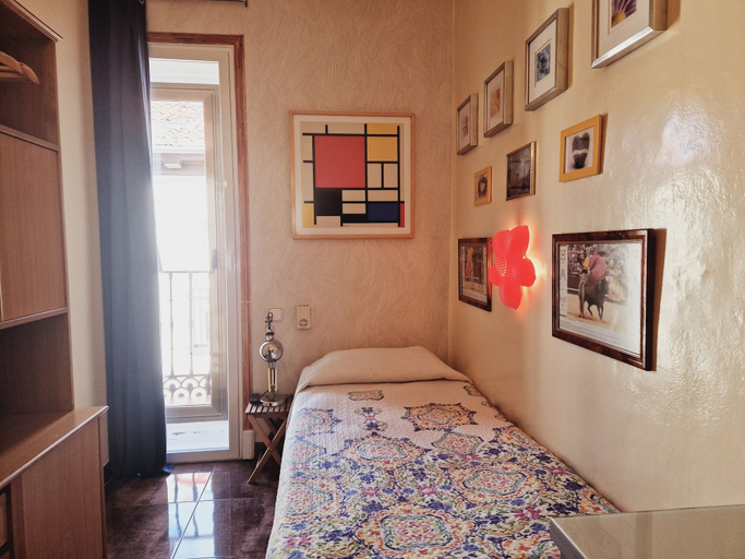 Others 4, Hostal Dolcevita, Madrid
