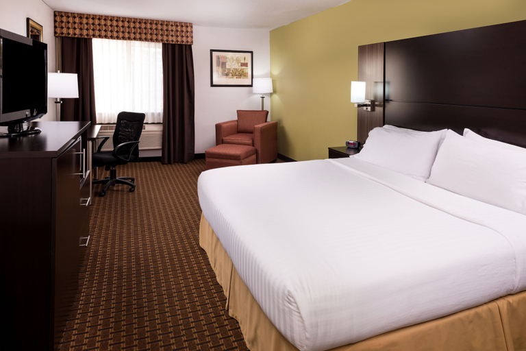 Bedroom 2, Holiday Inn Express & Suites BUCYRUS by IHG, Crawford
