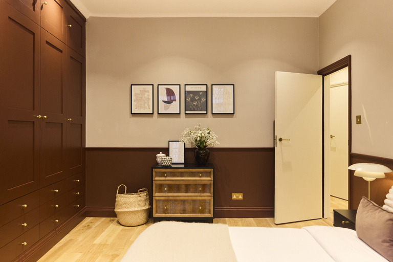 Bedroom 3, The Bayswater Gardens - Bright & Central 3BDR Home in Bayswater, London