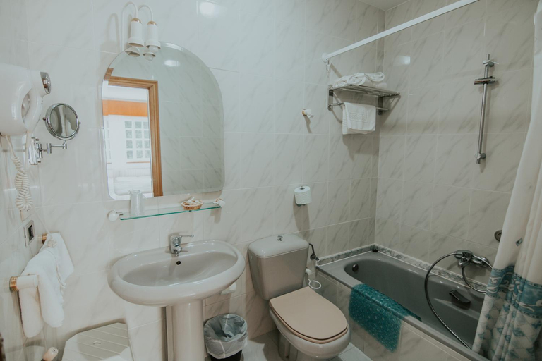 Bathroom, Hotel A Veiga, Lugo