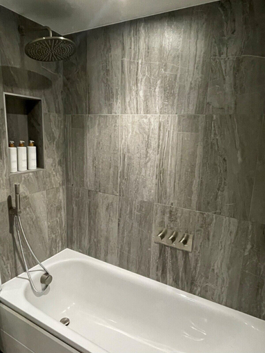 Bathroom 4, Harbourside Hideaway - Superb Flat With Terrace, Bristol