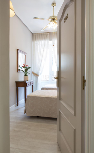 Bedroom, Hostal Macarena, Madrid