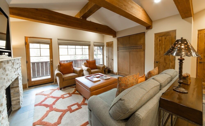 Living area 5, Studio Hotel Room by RedAwning, Summit
