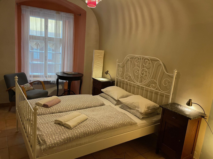 Bedroom 1, 1 Bed Flat - Sleeps 3 - Pets - Wifi, Praha 1