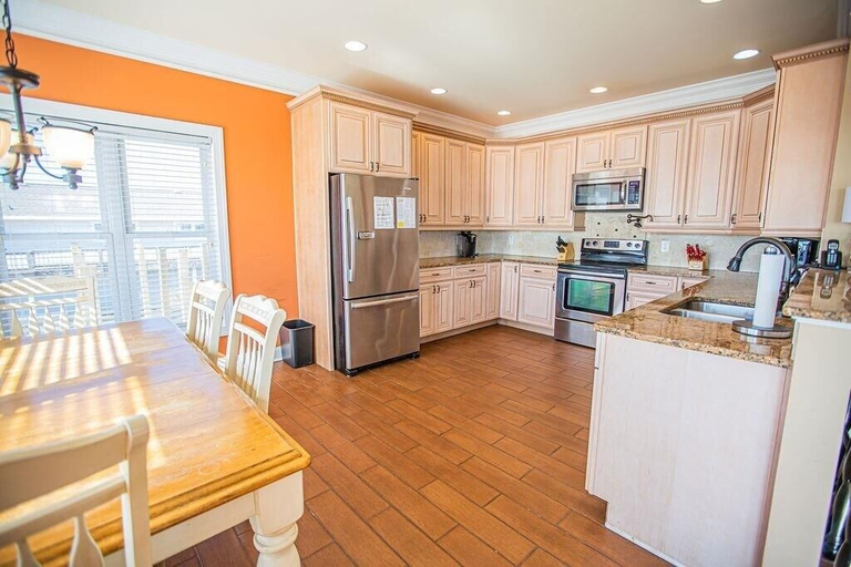 Private kitchen 2, Brice Is Right 4 Bedroom Home by RedAwning, Brunswick