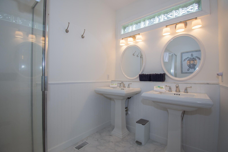 Bathroom 4, 362 Ocean Point, Beaufort