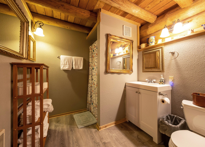 Bathroom 5, Rowland Log Cabin 3 Bedroom Home by RedAwning, Klickitat