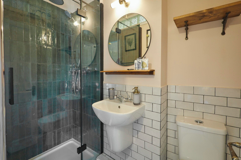 Bathroom 4, Host Stay Lop Hall, North Yorkshire